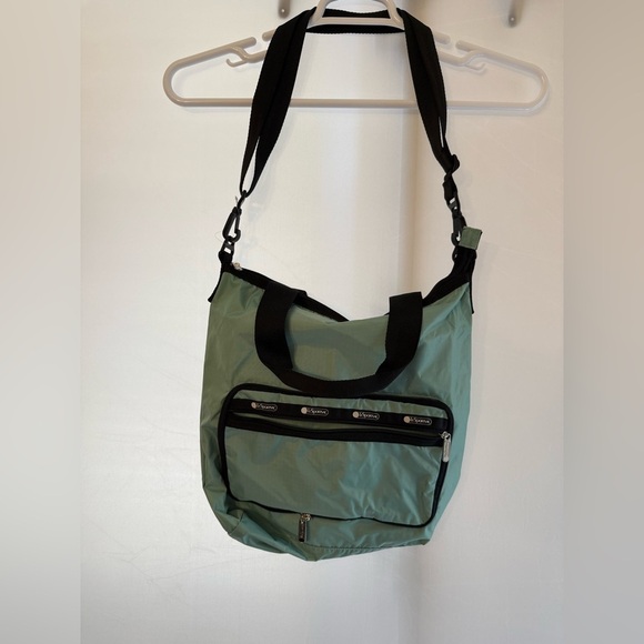 LESPORTSAC PACKABLE SLIM TOTE CROSSBODY SHOULDER BAG IN SPRING LEAF GREEN NEW - Picture 2 of 4